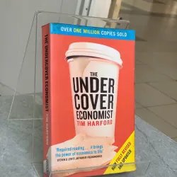 THE UNDERCOVER ECONOMIST - TIM HARFORD