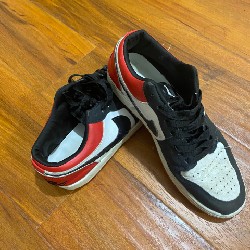 Jordan low đỏ sz42…. 16749