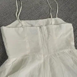 Đầm maxi hai dây chất liệu cotton màu trắng kiểu dáng dài phổ biến 746338