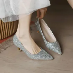 Giày kim tuyến bạc size 40, còn mới 99%