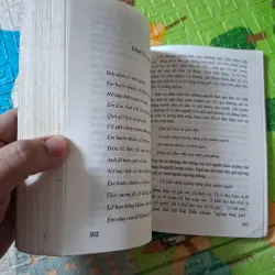 Đi giữa miền thơ tập 2 977745