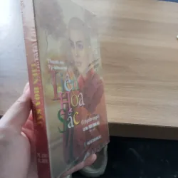 cuốn sách về Phật giáo. 
Tên sách: "Thánh nữ Tỳ-kheo-ni Liên Hoa Sắc" (Uppalavaṇṇā).
 961596