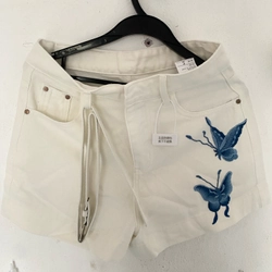 Quần short thêu bướm, có thắt lưng size S form to 524148