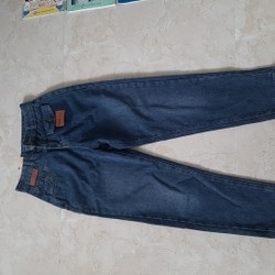 Quần jeans om baggy eo 70 quay đầu, còn mới nguyên mác, chiều dài quần 90cm.  178681