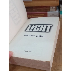 LIGHT - Michael Grant 750199