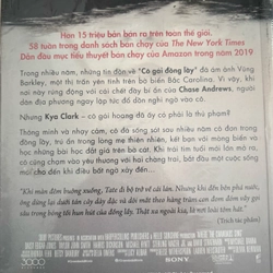 Xa ngoài kia nơi loài tôm hát - #1 New York Times Bestseller 522428