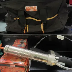 (HÀNG TRƯNG BÀY)MÁY BƠM MỠ KHÔNG DÂY BAHCO BCL32G1–14.4V VỚI DUNG TÍCH BÌNH CHỨA GR-400 760688