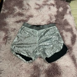 Quần short bling bling lấp lánh size L, còn mới và chưa sử dụng 141661