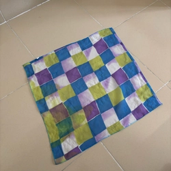 Khăn vuông hoạ tiết kẻ ô 523209