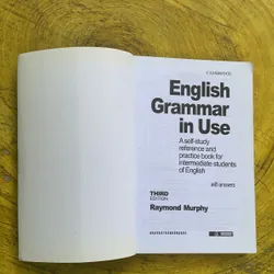 ENGLISH GRAMMAR IN USE- RAYMOND MURPHY-CAMBRIDGE  737115