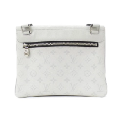 Túi đeo chéo Louis Vuitton Taiga Lama Flap Messenger M30411 611570