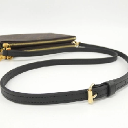 Túi xách đeo vai Louis Vuitton Monogram Giant Pochette Double Zip M69203 612454