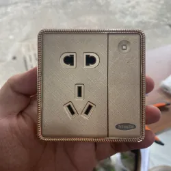 Mặt công tắc và ổ cắm vuông Zhengziu