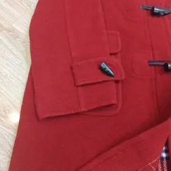 Áo dạ khuy sừng biểu tượng cho sự thanh lịch và trẻ trung 716406