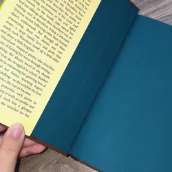 Jacqueline Woodson
- Brown Girl Dreaming (bìa cứng, bản thủ công siêu hiếm) 723298