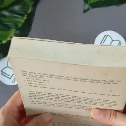 Cô Gái Trong Trang Sách - Guillaume Musso 604624