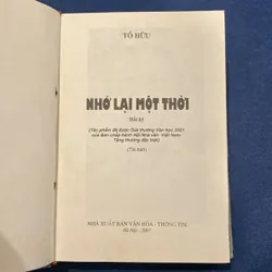 NHỚ LẠI MỘT THỜI, Hồi ký của Tố Hữu, bản bìa cứng (XB 2002) 558825