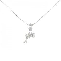 K18WG Mặt Dây Chuyền Hình Tim × Cỏ Ba Lá × Chìa Khóa Đính Kim Cương 0.06CT - Hàng hiệu Chính Hãng