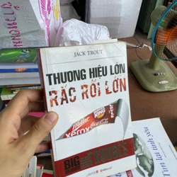 Sách thương hiệu lớn rắc rối lớn