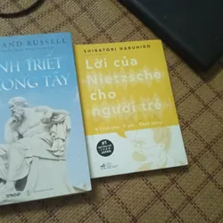 Mình Triết phương Tây của Bertrand Russell và Lời của Nietzsche dành cho người trẻ.  596873