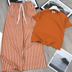 Bộ nữ gồm áo thun và quần suông  928767
