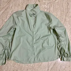 Áo sơ mi nữ cổ đứng tay xắn nếp gập màu xanh lá 1002411