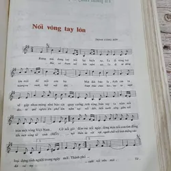Tiếng hát những người đi tới  Thơ - nhạc - họa Sách khổ lớn, bìa cứng + áo , 620 trang  713035
