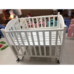 Giường cũi trẻ em màu Trắng ( Cũi gỗ sồi , Sơn PU cao cấp không độc hại ), cũi đã qua sử dụng như còn rất tốt, mới 95% 500