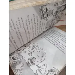 Captain underpants and the revolting revenge of the radioactive robo-boxers - Dav Pilkey 704116