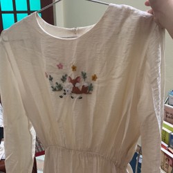 Váy linen hoạ tiết thêu tay