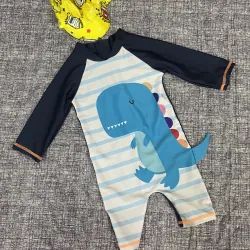 Áo bơi bé trai mới cao, mua mới 180k, tặng kèm mũ