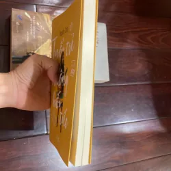 HUYỀN CHIP - combo 2 quyen : xách ba lô lên và đi . Tuổi trẻ không hối tiếc  1025885