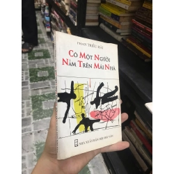 Có một người nằm trên mái nhà - Phan Triều Hải