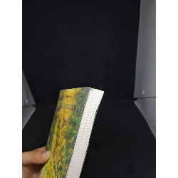 Người là tháng tư của thế gian 2019 mới 80% bị móp bìa HCM2107 911792