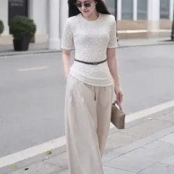 áo nữ thiết kế chất liệu ren hàn , áo kiểu nữ sang trọng ôm body tôn dáng .