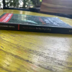 NGƯỜI ĐÀN BÀ MANG DÂY CHUYỀN NHUNG- TRUYỆN MA CỦA ALEXANDRE DUMAS 557450