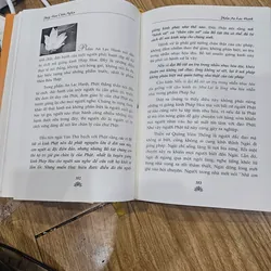 Pháp hoa chân nghĩa tặng kèm cuộc đời đức phật 
(bìa cứng) 722405