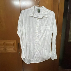 Áo sơmi hãng uniqilo nhật, màu trắng kẻ, size M-L, mặc 1,2 lần, còn nguyên cúc dự phòng 223443