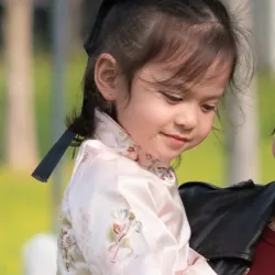 Trang phục bé gái Áo dài lụa hoa văn màu hồng phối quần trắng 956932