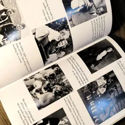 Sách cũ (có ố) Lady in Waiting: My Extraordinary Life in the Shadow of the Crown  723356