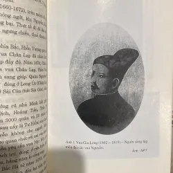 CHÍN ĐỜI CHÚA, MƯỜI BA ĐỜI VUA NGUYỄN (XB 1998) 502416