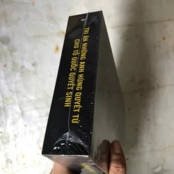 Mưa Đỏ - Ấn Bản Bìa Cứng - Kèm Hộp + Chữ Ký Scan | Chu Lai 745459