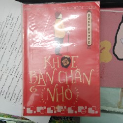 Khoe bàn chân nhỏ - Bách Dương 22305