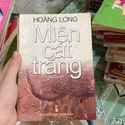 Miền cát trắng của tác giả Hoàng Long