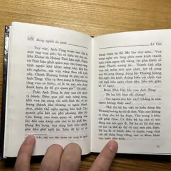 Bóng người áo xanh (bìa cứng) 709159