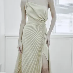 Đầm tiệc hãng WEARVAST size S màu kem mới. 609617