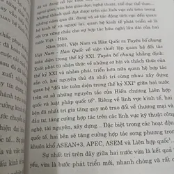 TIẾP CẬN LỊCH SỬ THẾ GIỚI VÀ LỊCH SỬ VIỆT NAM - HOÀNG VĂN HIỂN 731592