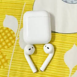 Tai nghe không dây Apple AirPods 2 Generation màu trắng 734658