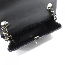 Túi xách chéo Chanel 69900 609168