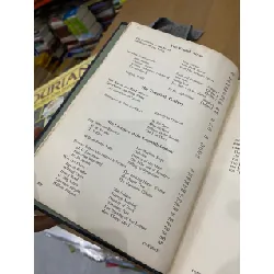 English Literature - Edward J. Gordon 553262